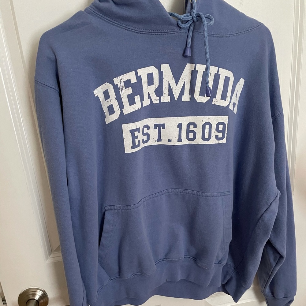 Bermuda sweatshirt